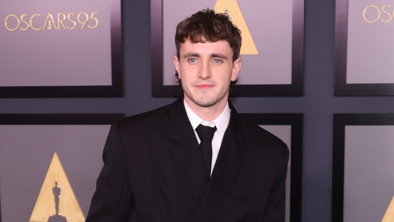 PAUL MESCAL ROMANCE COM ESTRELA POP GRACIE ‘CONFIRMA’ ABRAMS