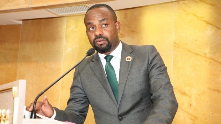DEPUTADO NELITO EKUIKUI CONDENA A FORMA QUE MPLA USA OS ÓRGÃOS PÚBLICOS DE COMUNICAÇÃO SOCIAL EM SUAS ACTIVIDADES