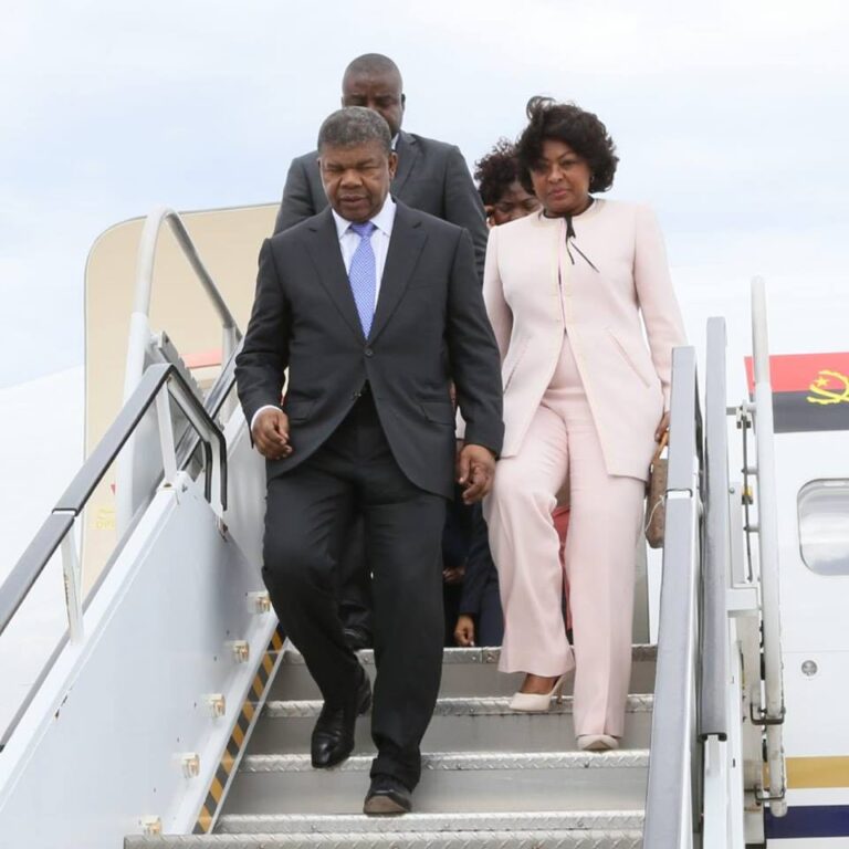PRESIDENTE DA REPÚBLICA PREPARA-SE PARA OUTRA VIAGEM
