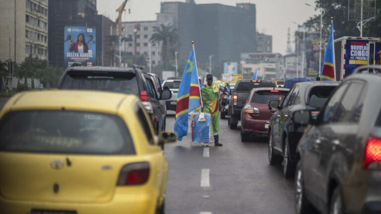 ANGOLA CONVOCA EMBAIXADOR DA RDC PARA EXPLICAR DETENÇÃO DE CAMIONISTAS ANGOLANOS
