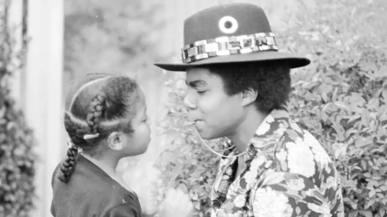 JANET JACKSON QUEBRA SILÊNCIO APÓS MORTE DO IRMÃO