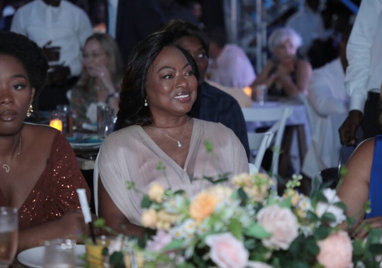 PRIMEIRA-DAMA DA REPÚBLICA TESTEMUNHA COROAÇÃO DA MISS ANGOLA UNIVERSO 2025
