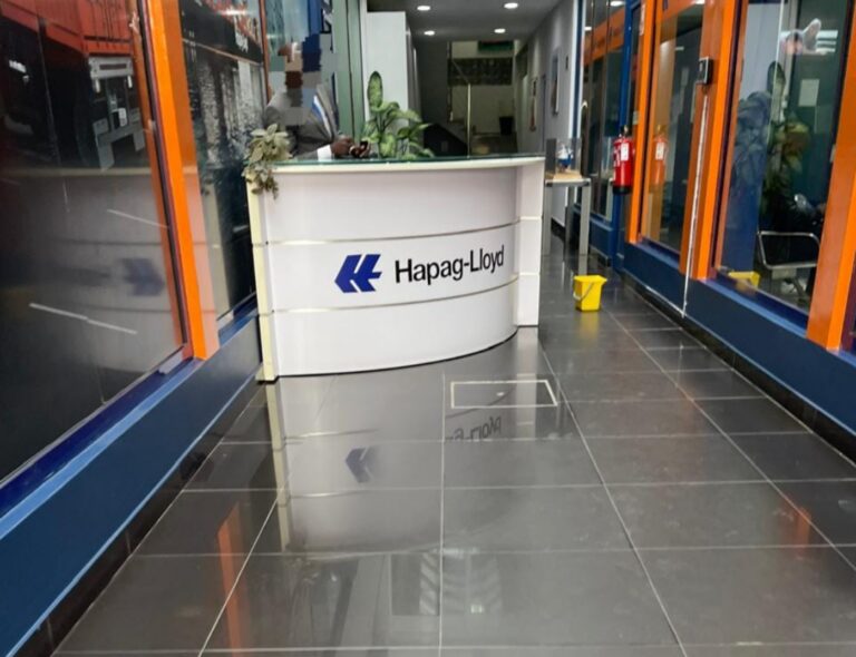 HAPAG-LIAYD ADQUIRE NILEDUTCH E TRANSFERE ACTIVIDADES PARA NOVA EMPRESA RESULTANDO EM DEMISSÕES DE TRABALHADORES