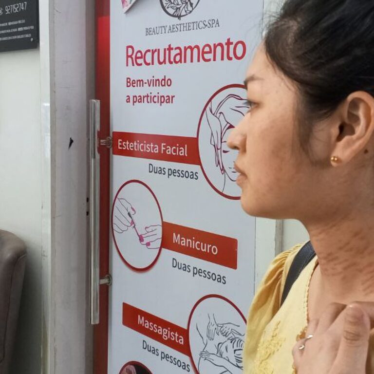 Cidadã chinesa vê seu rosto desfigurado após ter recebido injeção contendo substância nociva no salão de estética facial