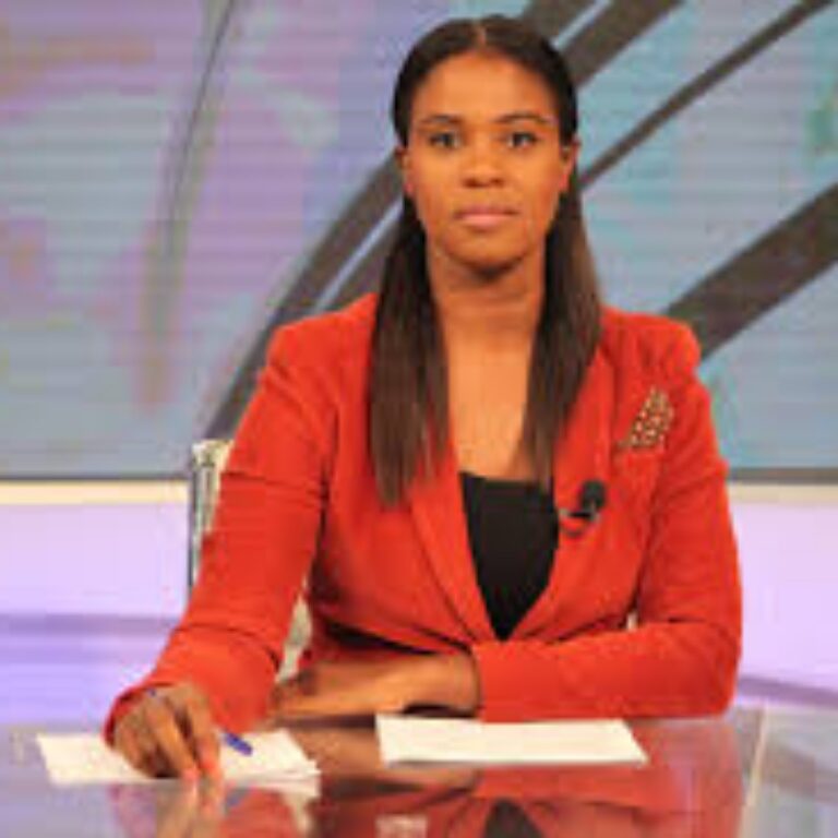 JORNALISTA TATIANA REIS LÊ EM DIRECTO NOTÍCIA DA EXPULSÃO DO MARIDO DO MPLA