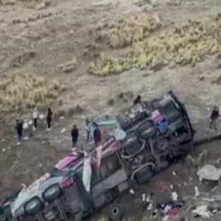 Despiste de autocarro no Peru provoca 37 mortos