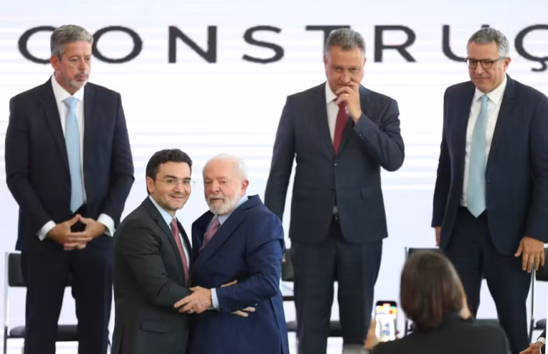 Lula anuncia saída de Celso Sabino do Turismo; União Brasil pediu cargo após expulsar ministro