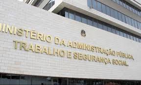 Segunda-feira é dia normal de trabalho