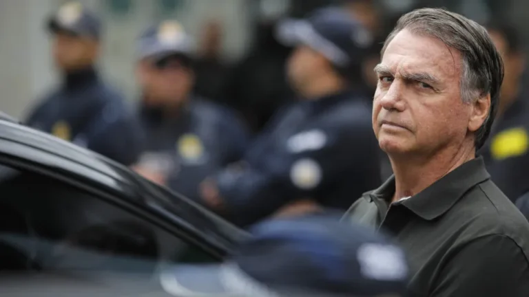 Jair Bolsonaro autorizado a sair da prisão para ser submetido a cirurgia