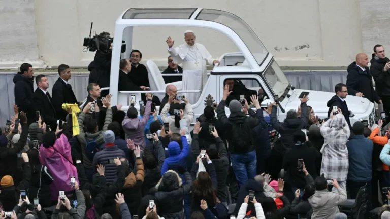 Durante missa de Natal, Leão XIV lembra sofrimento de quem vive em Gaza