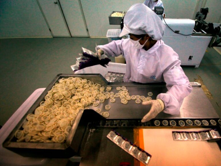 China começa a aplicar IVA a preservativos e pílulas após queda da natalidade