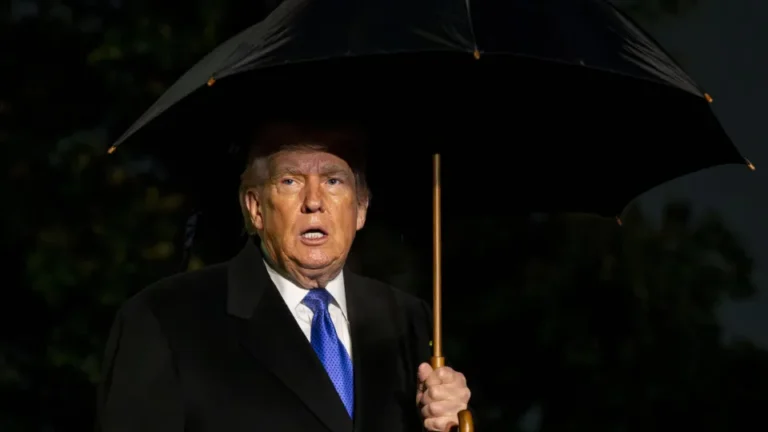Trump assina ordem para proteger receitas petrolíferas de Caracas nos EUA