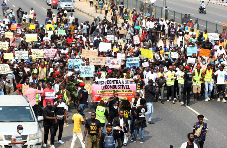 Em Angola manifestantes pedem penas mais duras contra abusadores sexuais