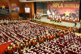 Empresa GEFI do MPLA ganha concurso de importação de cimento em Angola